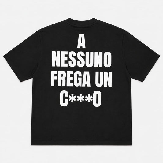 T-SHIRT STAMPA A NESSUNO FREGA
